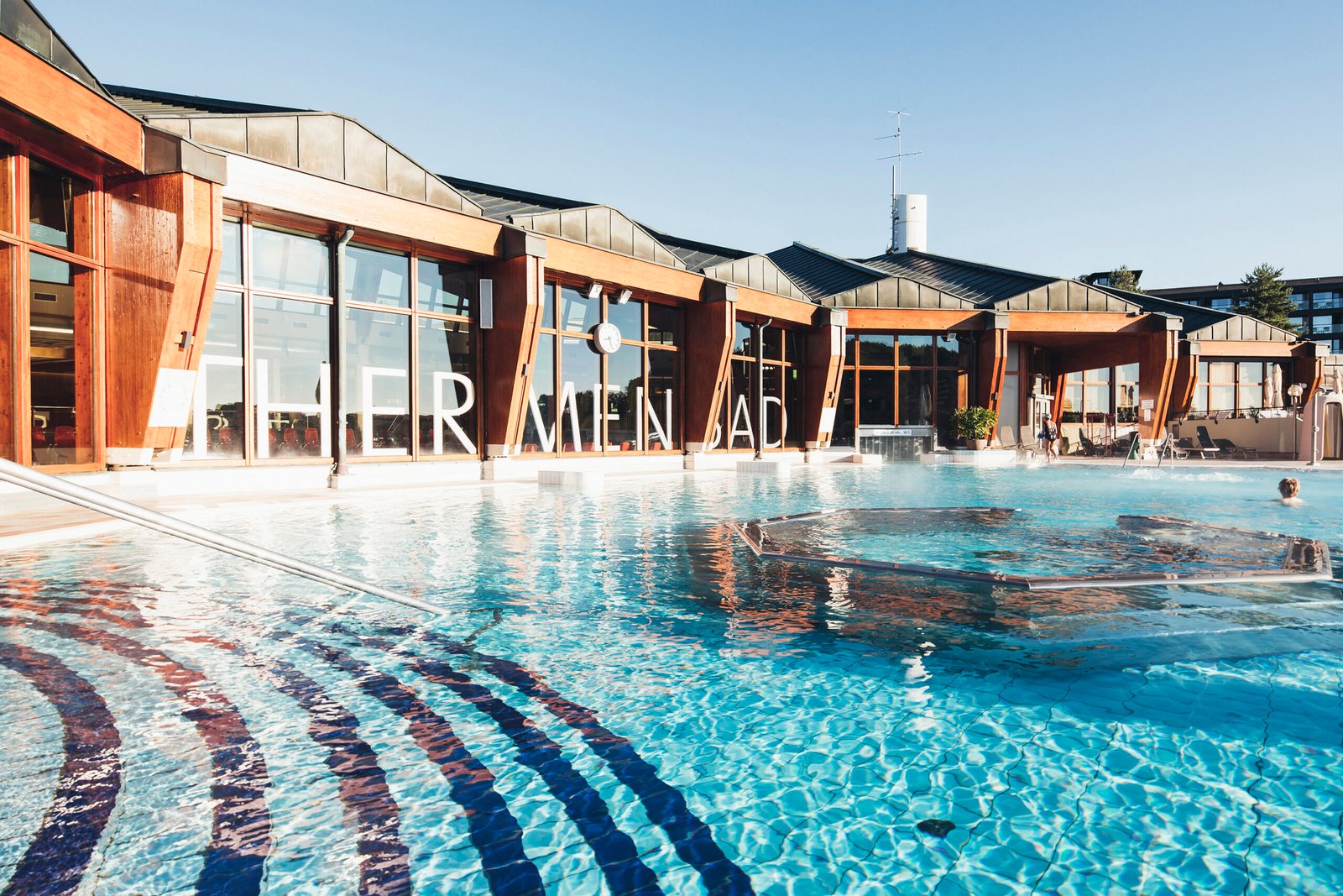 Thermalbad Therme Loipersdorf – Außenpool mit natürlichem Thermalwasser