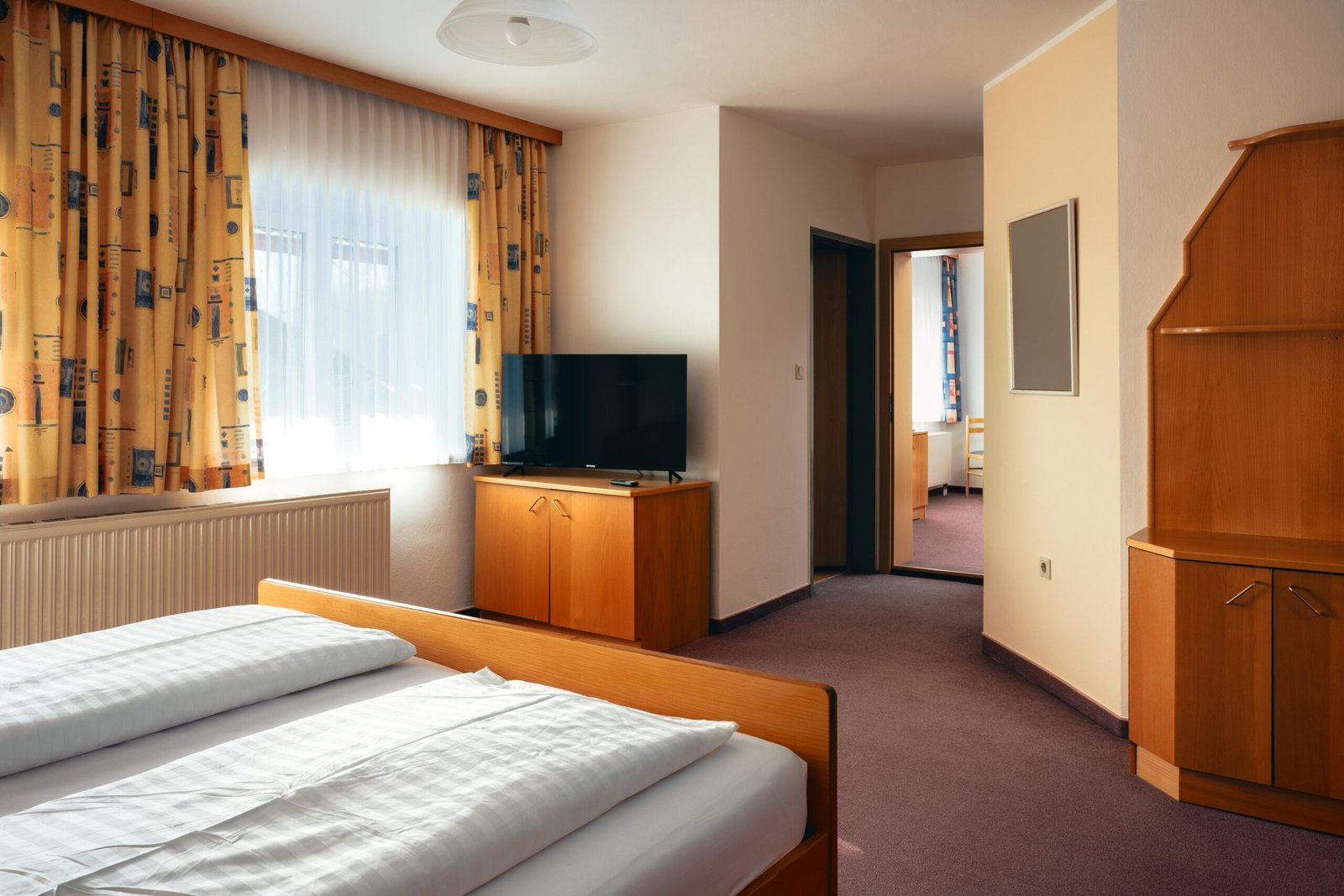 Naturzimmer Bad Loipersdorf | B&B Number 1 Thermenland | Pension Bad Loipersdorf Nähe Therme Loipersdorf B&B Number 1 Helles Dreibettzimmer im B&B Number 1 Bad Loipersdorf mit Komfortbett, Flachbild-TV und geschmackvoll ausgewähltem Interieur