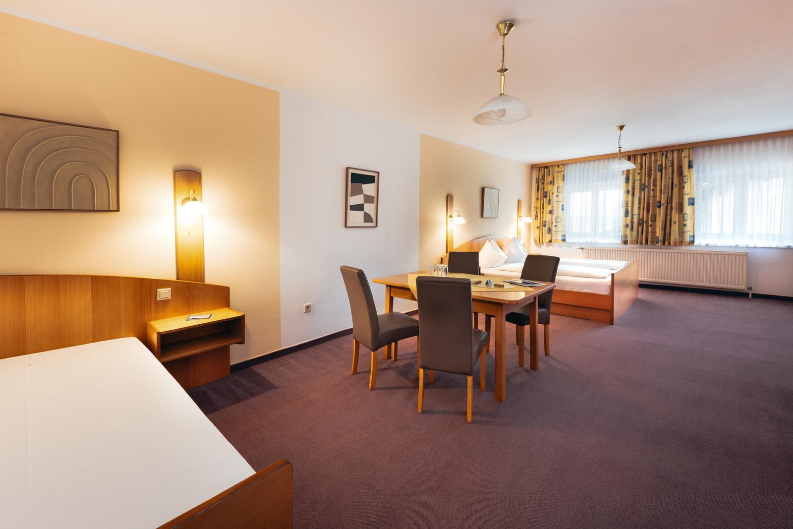 Naturzimmer Bad Loipersdorf | B&B Number 1 Thermenland | Pension Bad Loipersdorf Nähe Therme Loipersdorf B&B Number 1 Helles Familienzimmer im B&B Number 1 Bad Loipersdorf mit Komfortbett, Flachbild-TV und geschmackvoll ausgewähltem Interieur