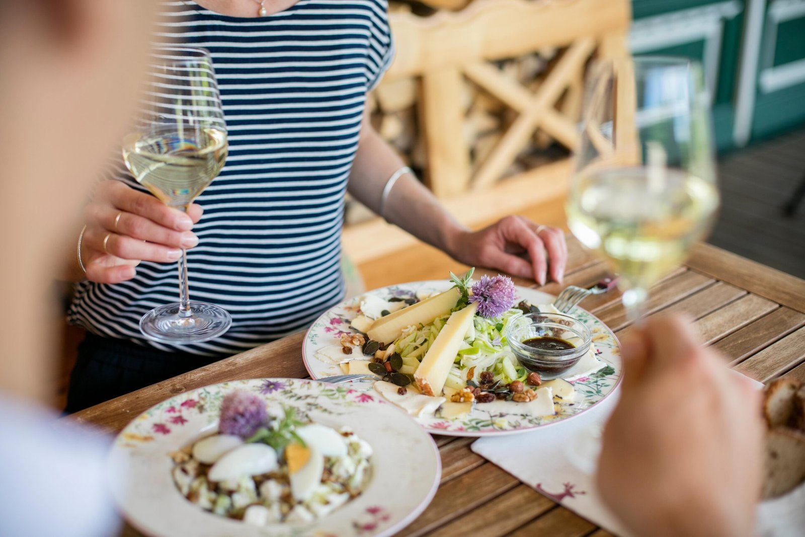Buschenschank Jause mit Wein im Thermen- & Vulkanland