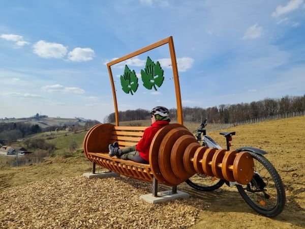 Fliegende Weinblätter – Kunstobjekt am Wein-Erlebnis-Weg Bad Loipersdorf