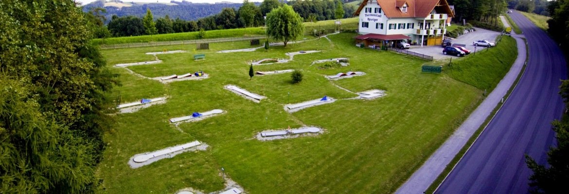 Minigolfplatz Bad Loipersdorf – 18 Bahnen beim Thermenstadl