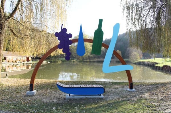 Wein-Hand – Kunstobjekt am Wein-Erlebnis-Weg Bad Loipersdorf