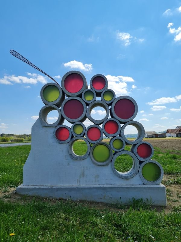 Wein-Stein – Kunstobjekt am Wein-Erlebnis-Weg Bad Loipersdorf